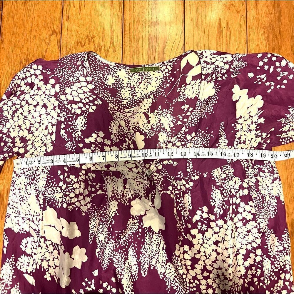 Velvet 100% Silk Floral Print Blouse - Picture 7 of 8